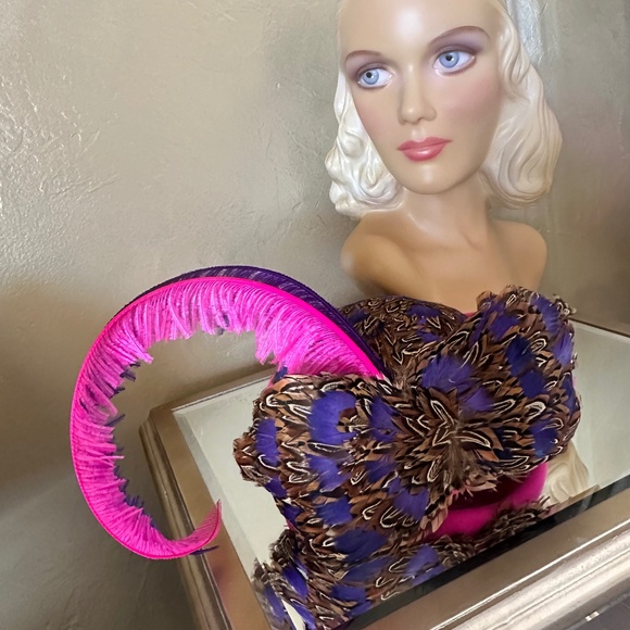 RADIANT DESIGNER 1950s\' FUCHSIA FELT HAT + SMALL  PHEASANT & OSTRICH FEATHERS main image 4